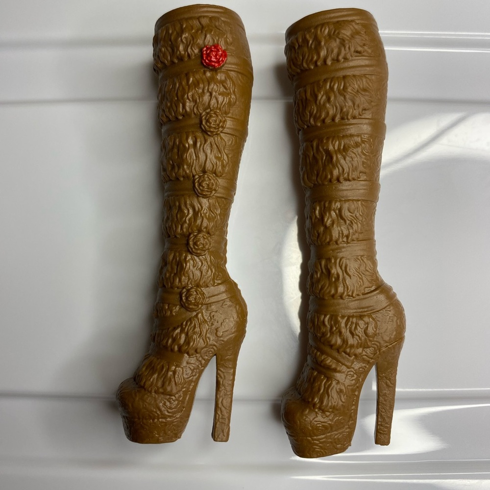 Ever After High Doll Rosabella Beauty 1st Chapter Tall Brown Rose Boots